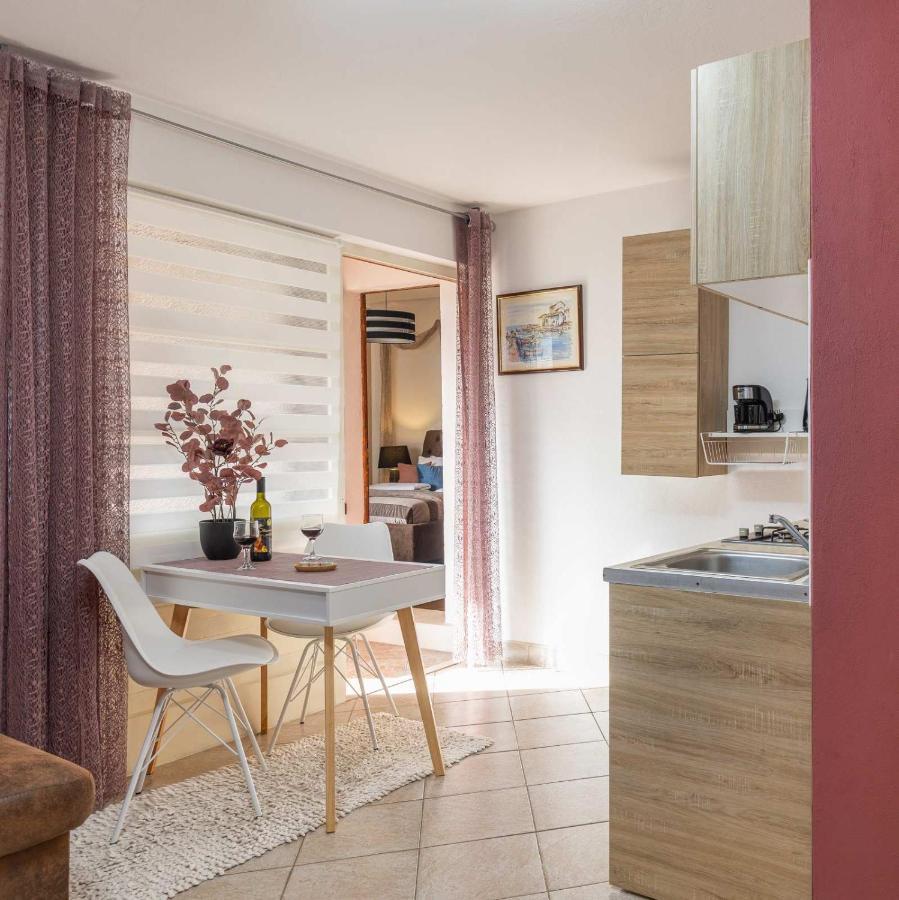 Bougainvillea--Apartment By The Sea Ston Exterior foto